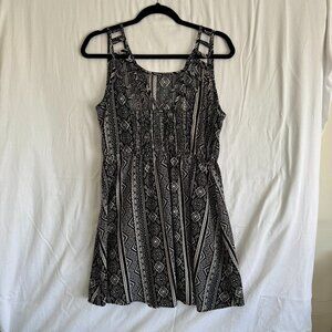 Miss Daisy Black & White Tribal Print Dress | Sleeveless Size L